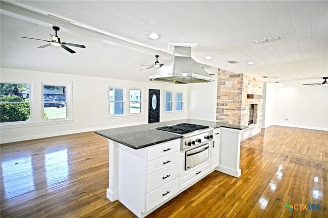 Building Photo - 456 Magazine Ave