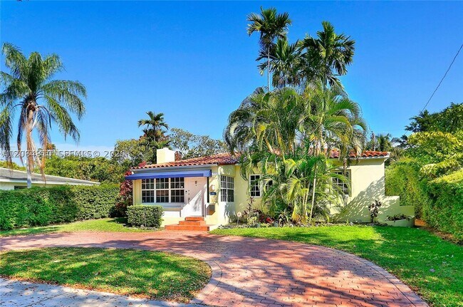 Photo - 537 Zamora Ave