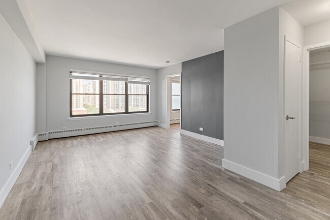 Photo - 5858 N Sheridan Rd Unit 1105