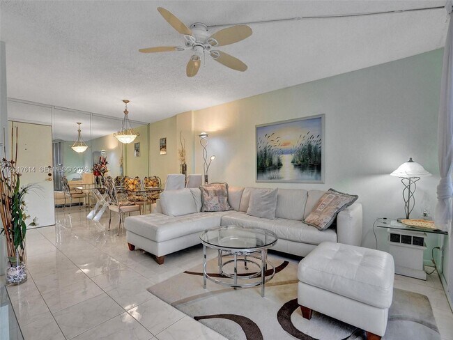 Building Photo - 3113 S Ocean Dr Unit 603