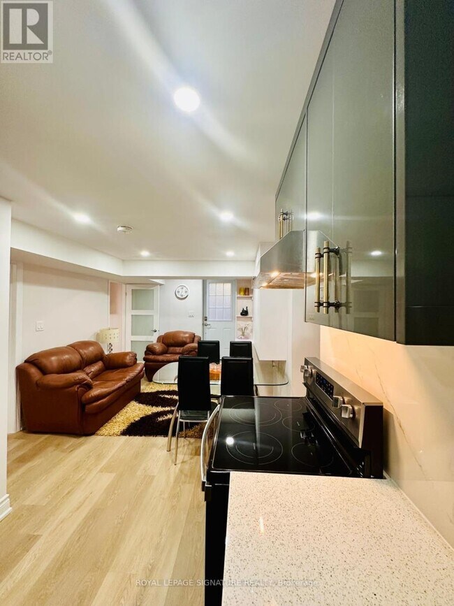 Photo - 206 Bellamy Rd N