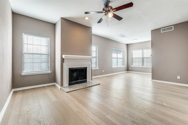 Building Photo - 8750 Park Ln Unit 147