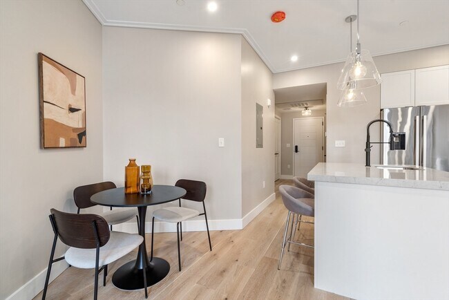 Photo - 70 Leo M Birmingham Pky Unidad 415