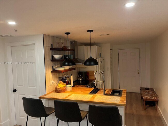 Photo - 218 SW 8th Ave Unidad 205