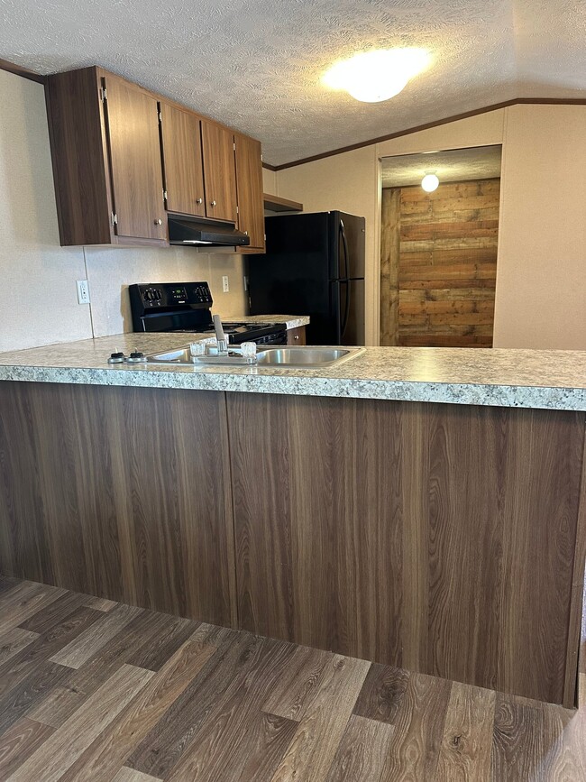 Photo - 833 Lovell Rd