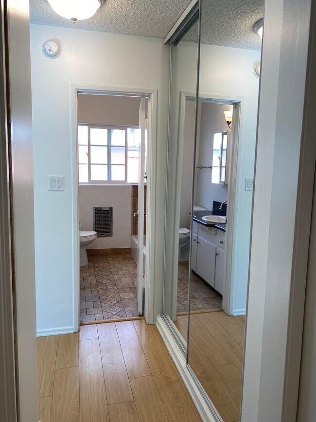 Unit 5 - 928 S Sherbourne Dr