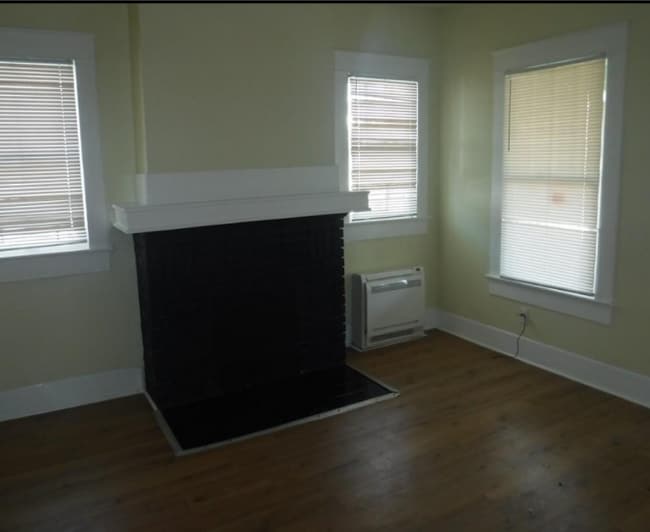 Photo - 8416 Division Ave