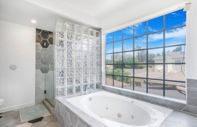 Photo - 2481 S Bundy Dr