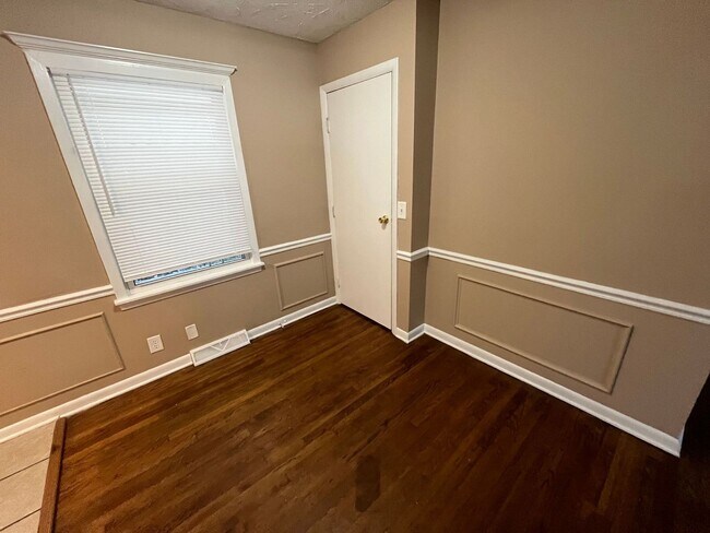 Photo - 921 Millikin St