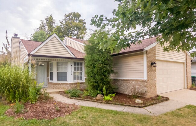 Fully-renovated Greenwood Property - Fully-renovated Greenwood Property House