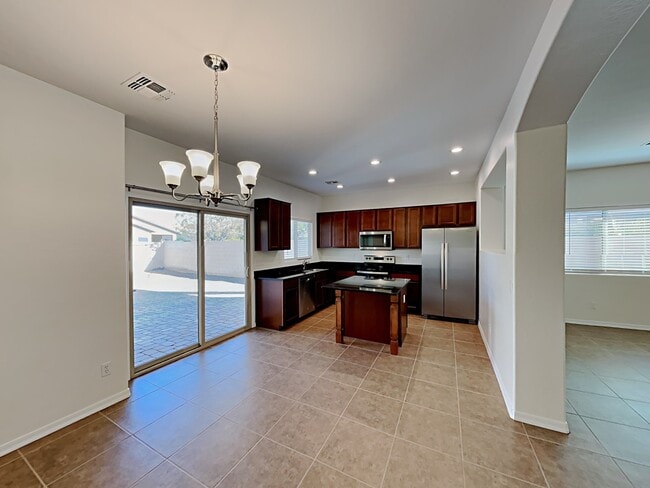 Photo - 868 Basswood Ave