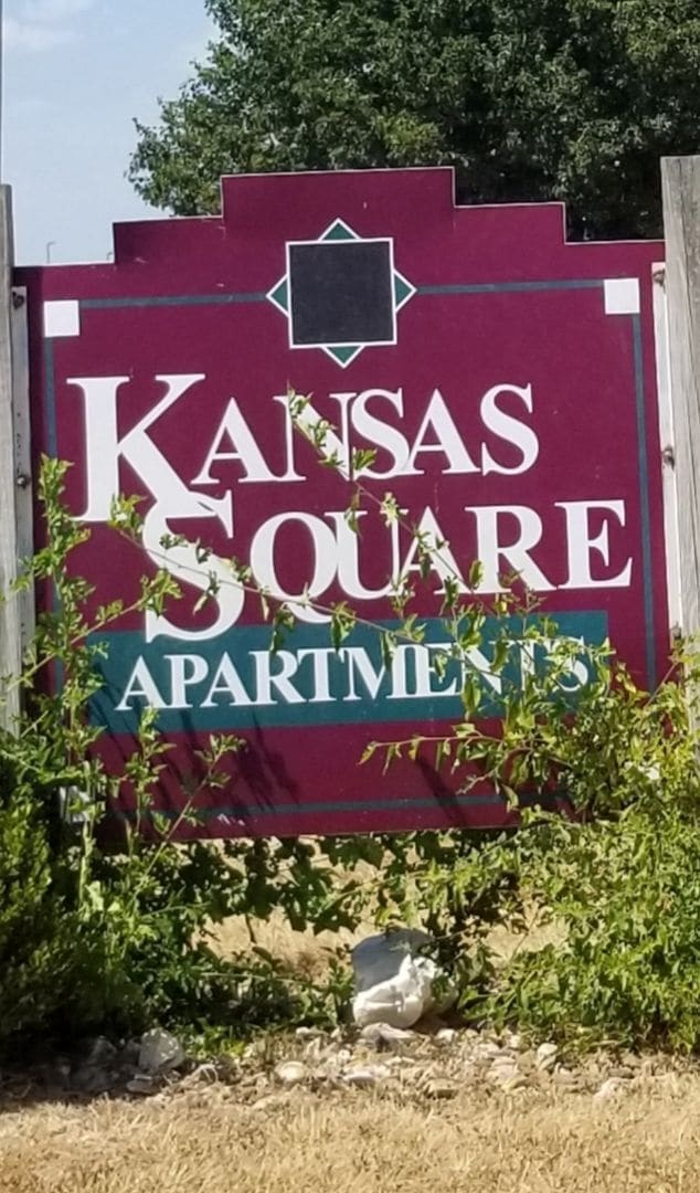 Building Photo - Available now! 1 bedroom 1 bath Apartment