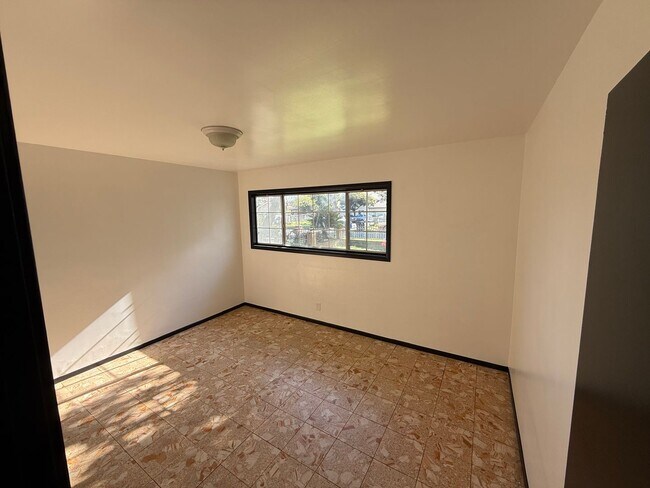 Photo - Belmont Unit 550