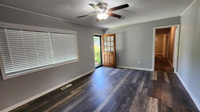 Photo - 429 Mineral Rd