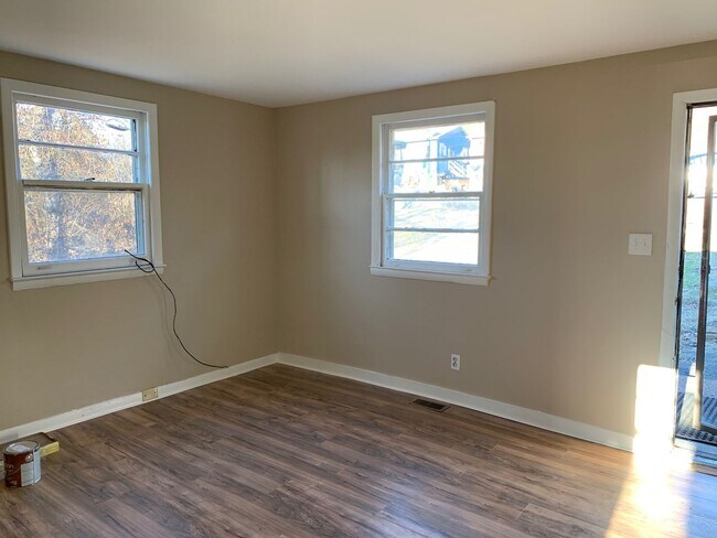 Photo - Cozy 2 bedroom, 1 bath with large yard