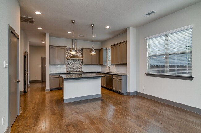 Photo - 216 Wimberly St