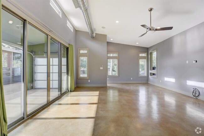 Building Photo - 936 E 50th St Rental
