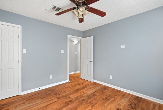 Photo - 139 Horn Ct