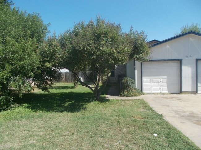 Building Photo - 8710 Piney Point Dr