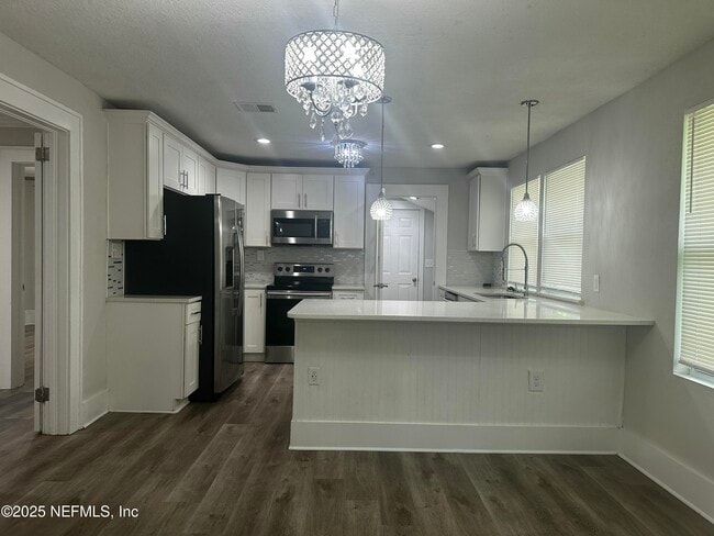Photo - 1219 E 10th St