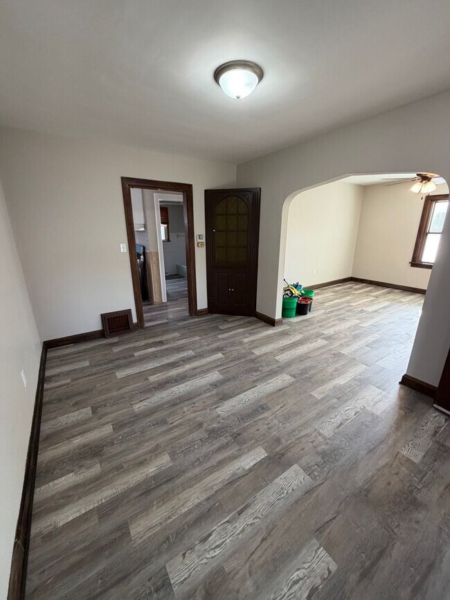 Photo - 3 Bedroom House - Rock Island