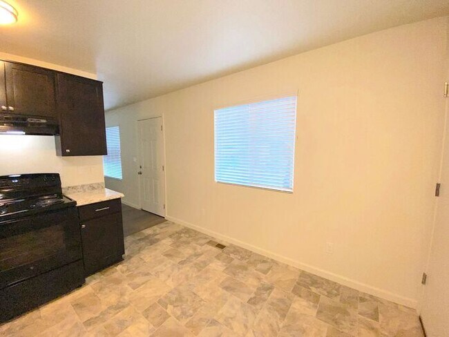Photo - Reno Duplex - 1 Cat Friendly, Garage, Dish...