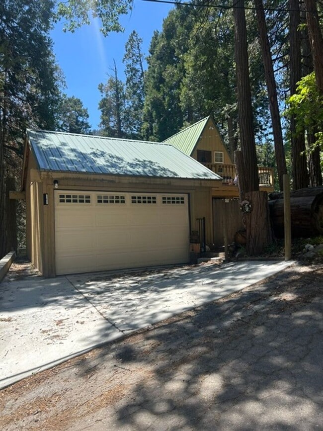 Photo - 10905 Elm Dr
