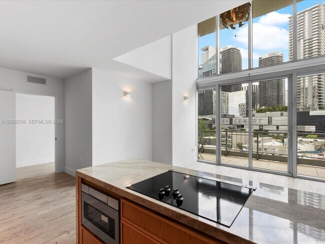 Photo - 92 SW 3rd St Unidad 704