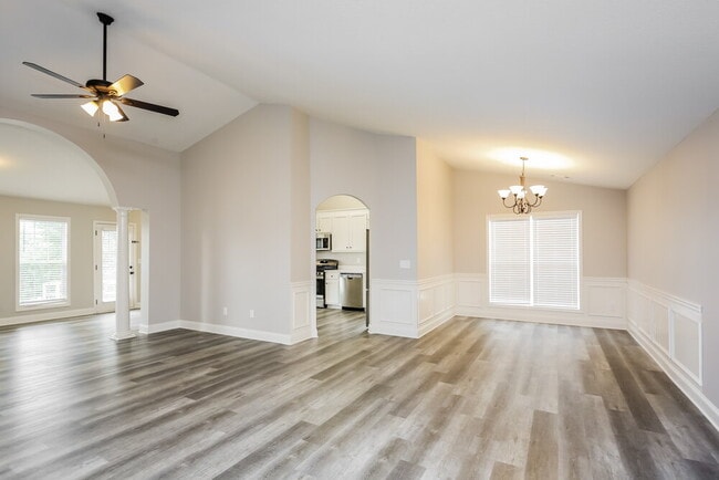 Photo - 368 Embassy Dr