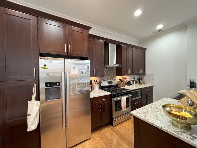 Photo - 1002 W Van Buren St