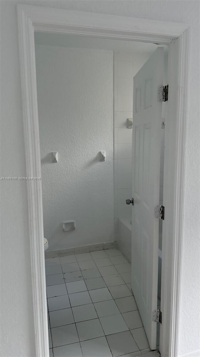 Photo - 689 NW 6th St