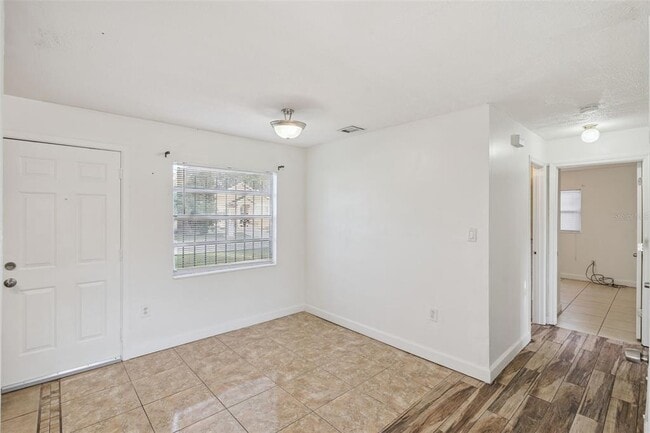 Photo - 715 S Westmoreland Dr