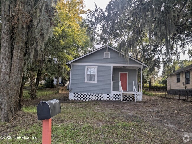 Building Photo - 752 Ashford St Rental