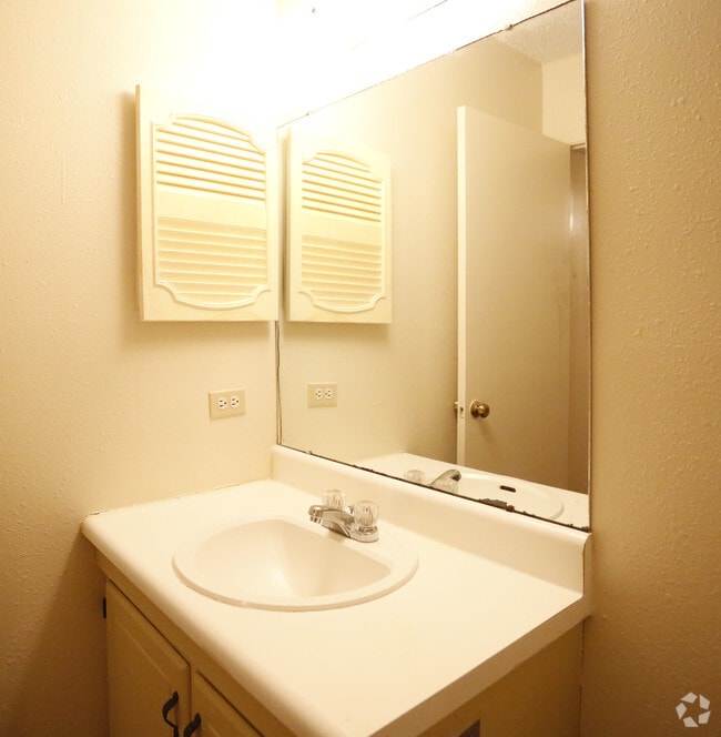 1BR/1BA -650SF