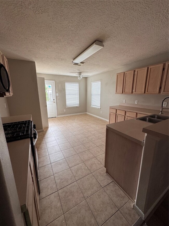 Photo - 19419 Woolongong Dr