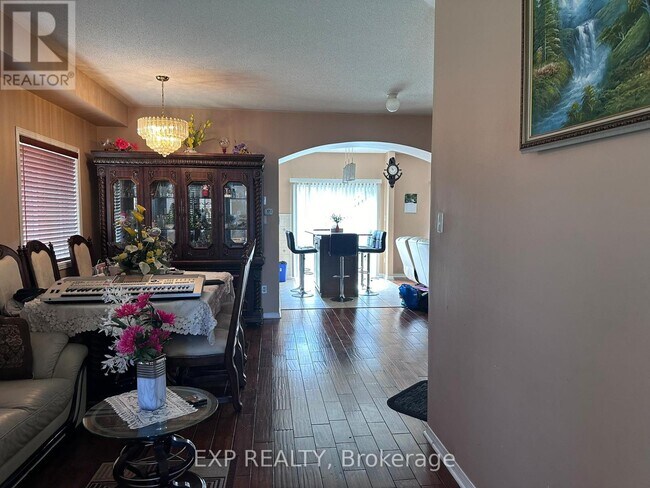 Photo - 60 Oranmore Crescent