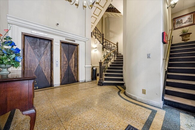 Photo - 10 N Main St