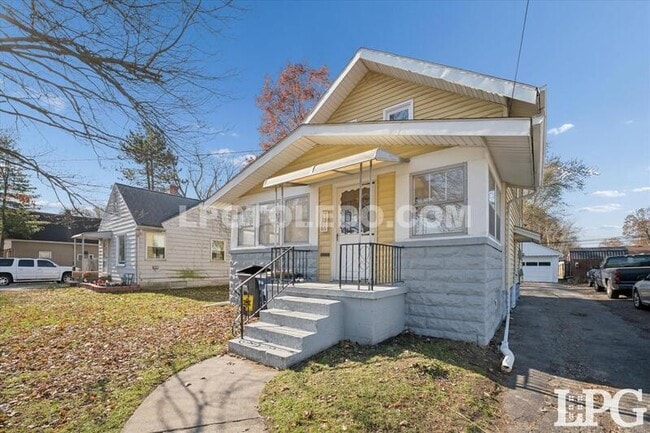 Building Photo - 5455 Douglas Rd