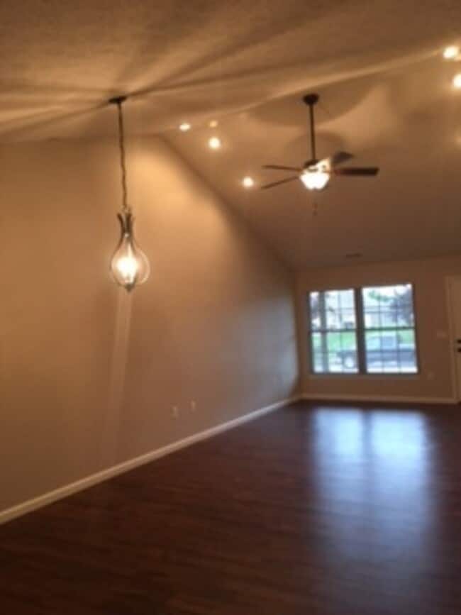 Photo - 321 Lauren Cir Dr