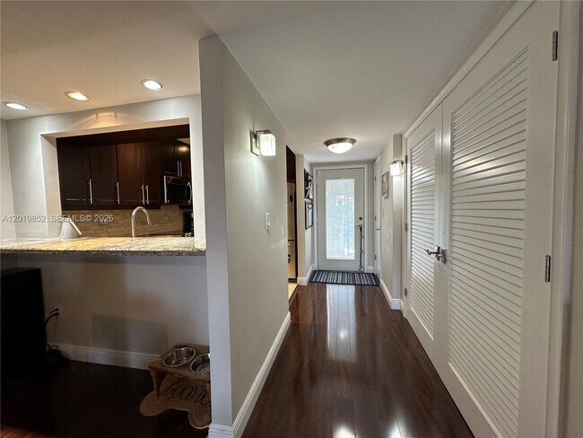 Photo - 6901 Edgewater Dr