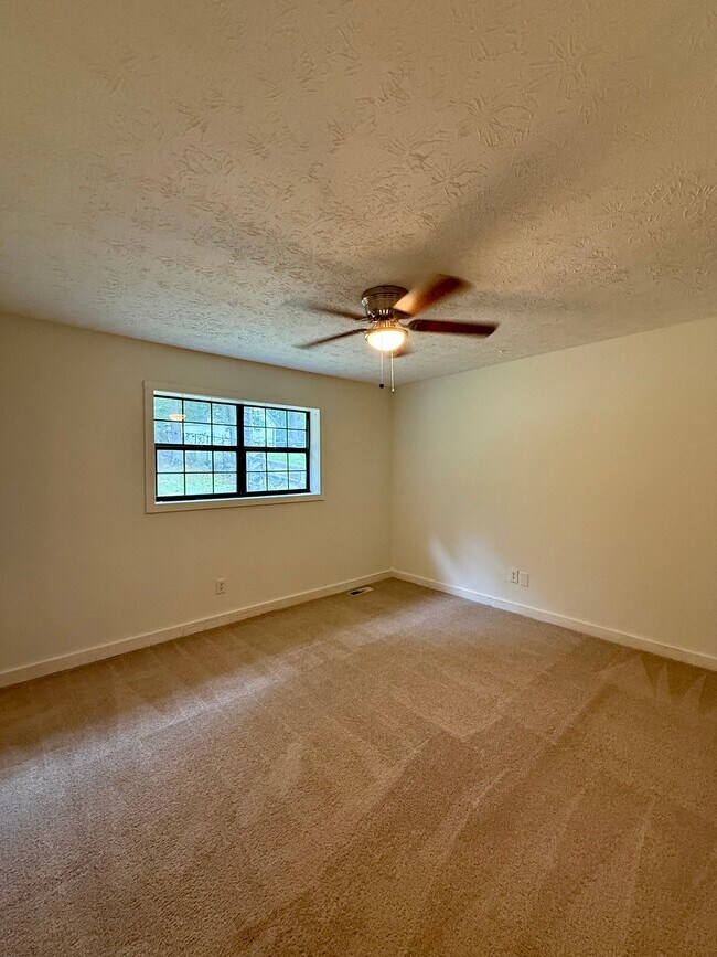 Photo - 108 Allen Rd