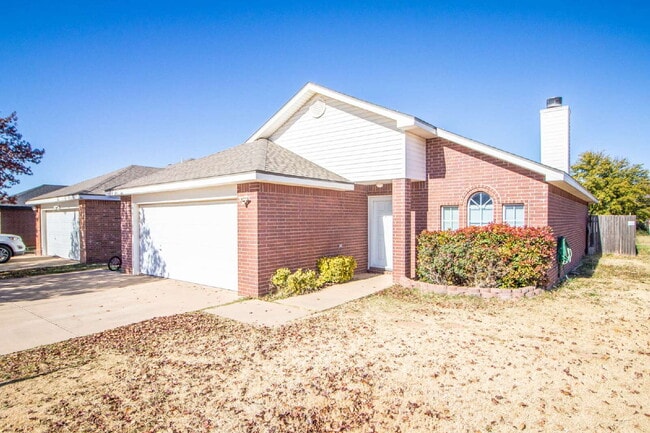 Building Photo - "Charming 3-Bed, 2-Bath Home!"