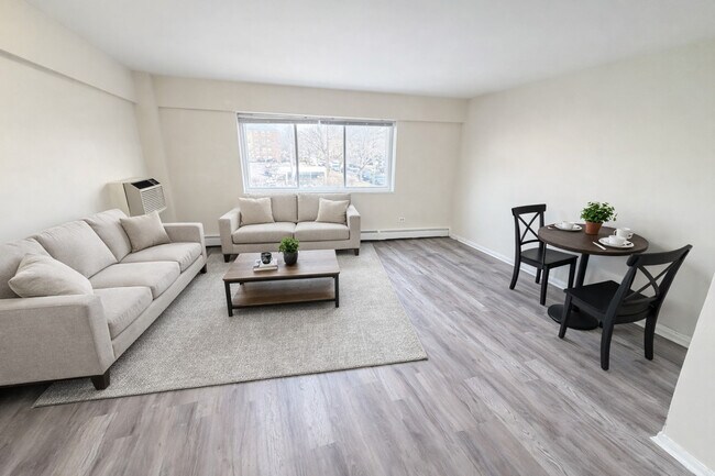 Photo - 1400 Chicago Ave Unit 208