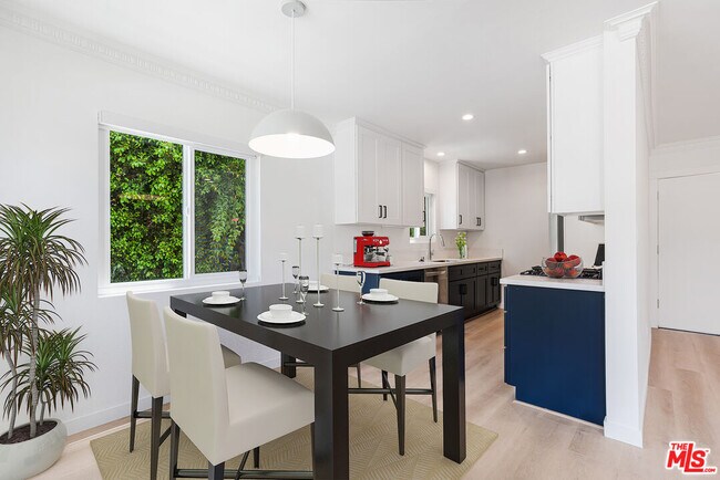 Photo - 527 S Barrington Ave Unidad 8 Rental