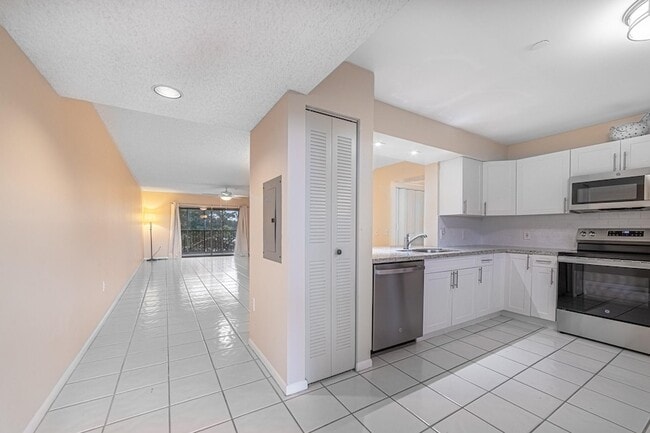 Photo - 901 SW 141st Ave Unit 406M