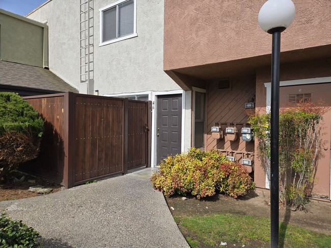 Building Photo - 325 Standiford Ave