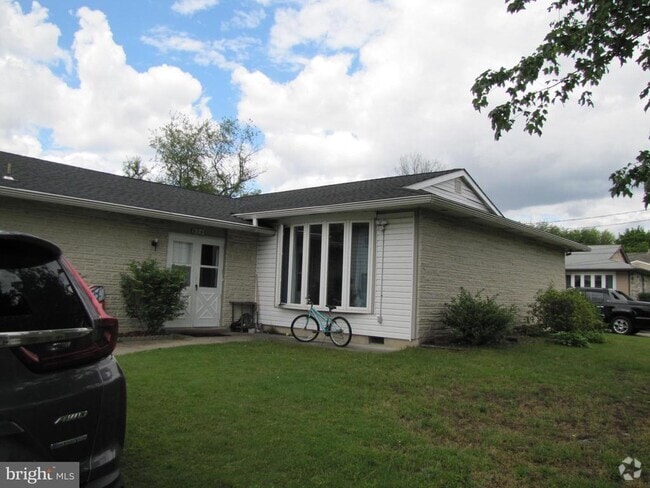 Building Photo - 436 Suffolk Dr Rental