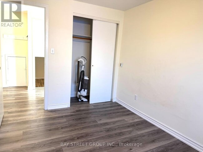 Photo - 445 Harcourt Dr