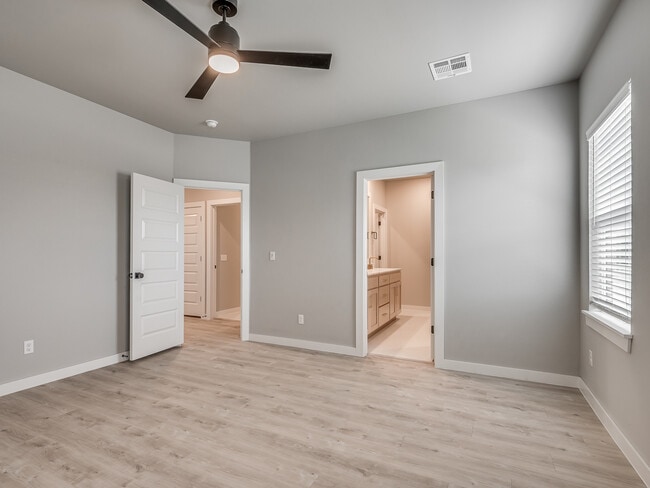 Photo - 11329 N Blackwelder Ave