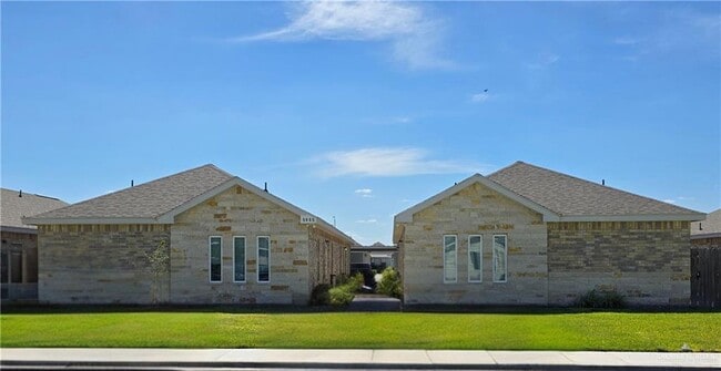 Building Photo - 5005 N Hiawatha Dr Unit 2 Rental